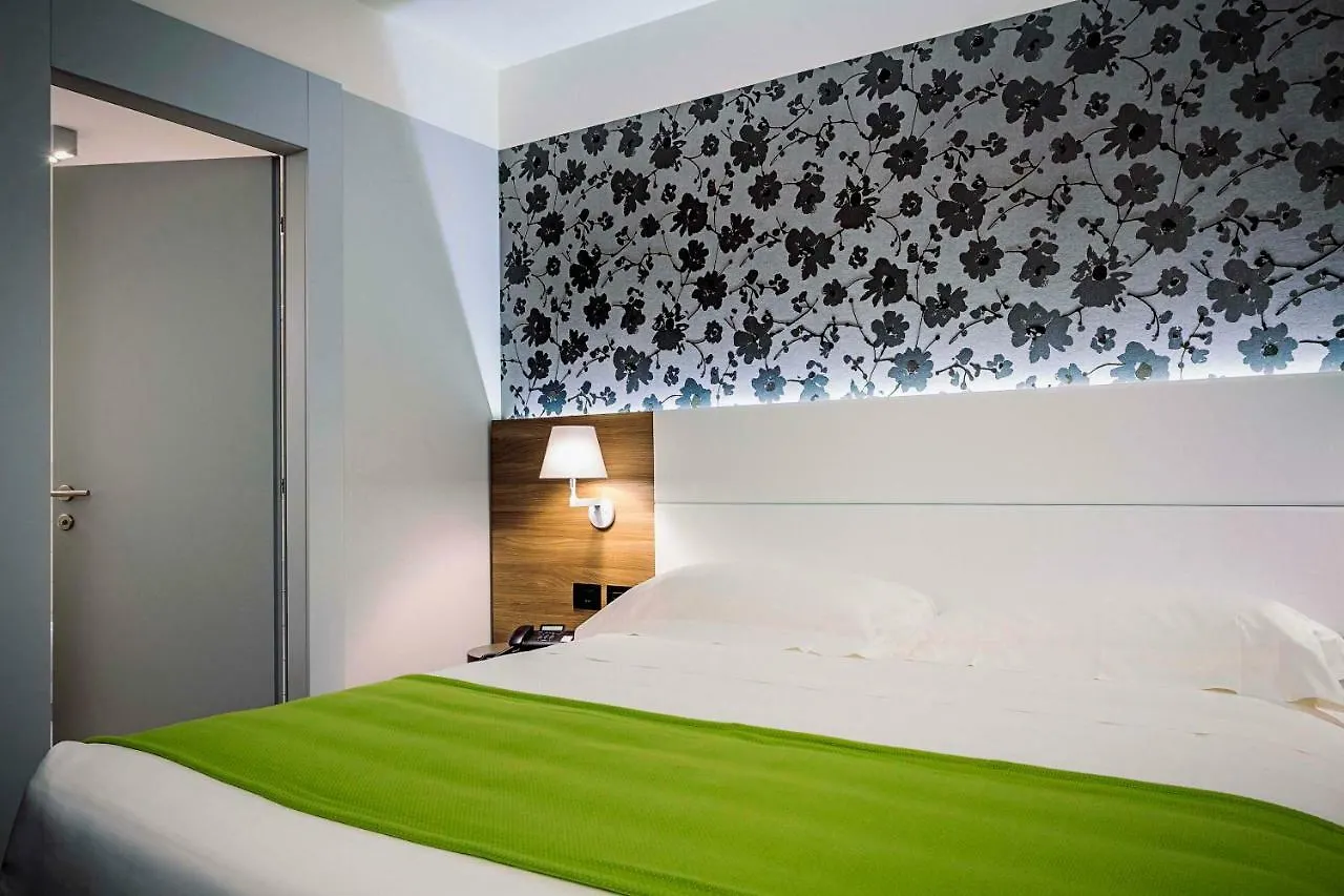Link124 Hotel Parma 4*,